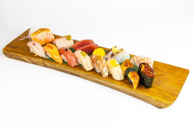 Sashimi & Sushi Deluxe (18 pcs)